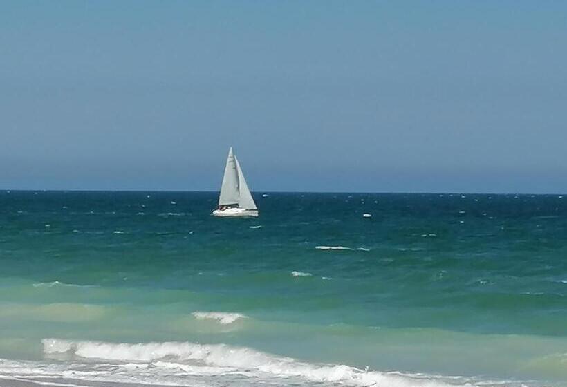 Дом 2 Спальни, La Malposte