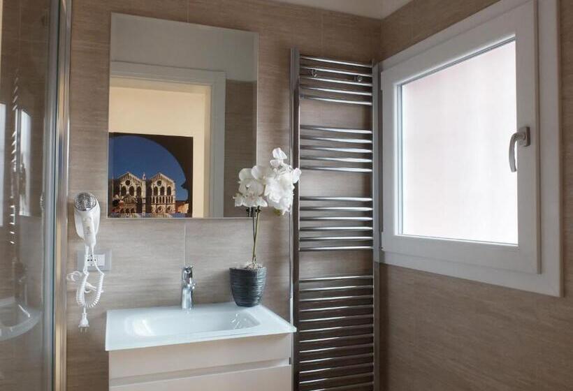 اتاق کلاسیک سه تخته, Centro Storico Rooms