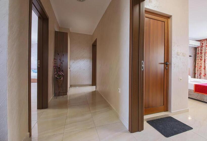اتاق لوکس با بالکن, Guesthouse Phoenix