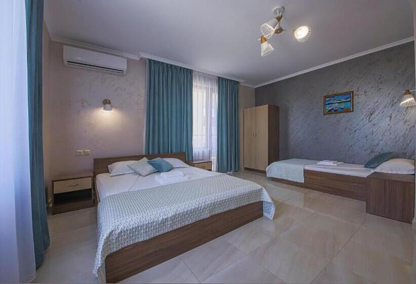 اتاق لوکس سه تخته, Guesthouse Phoenix
