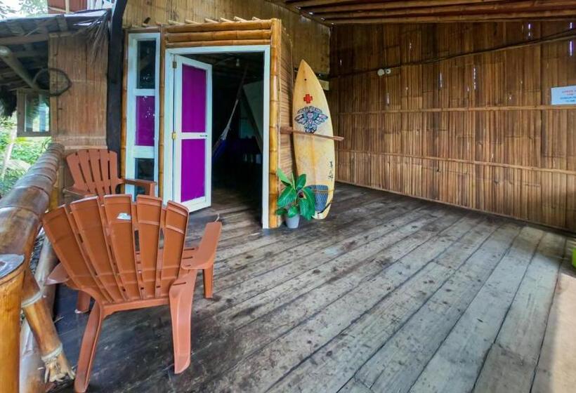 اتاق لوکس, Raices Mompiche