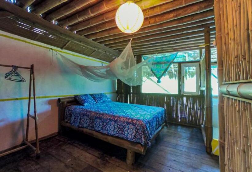 اتاق لوکس, Raices Mompiche