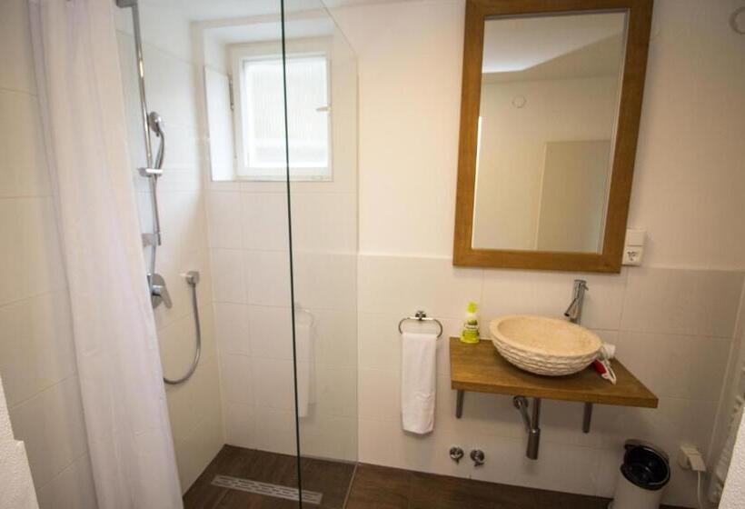 غرفة قياسية مزوَّدة بشُرفة, Pension Oberwirt