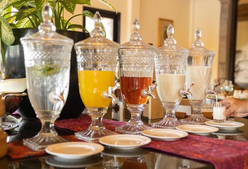 جناح كلوب بإطلالة على البحر, The Ayodya Palace