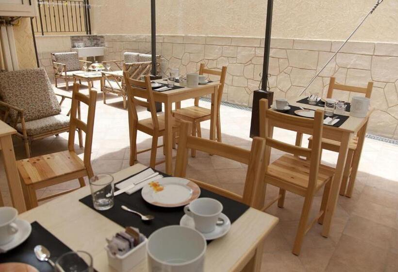 Pokój Rodzinny, Arcadia