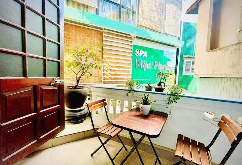 اتاق خانوادگی, Eva