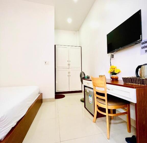 اتاق لوکس سه تخته, Eva