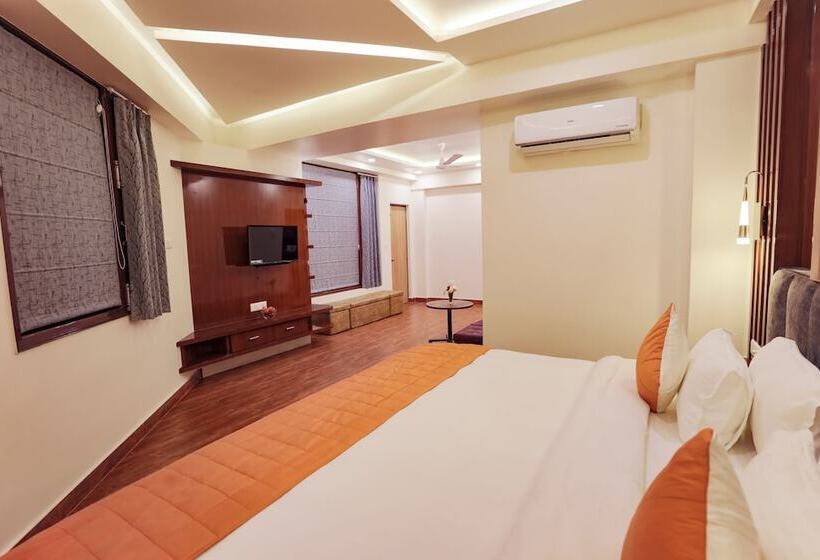이그제큐티브 스위트, Regenta Resort Madhuganga Ukhimath