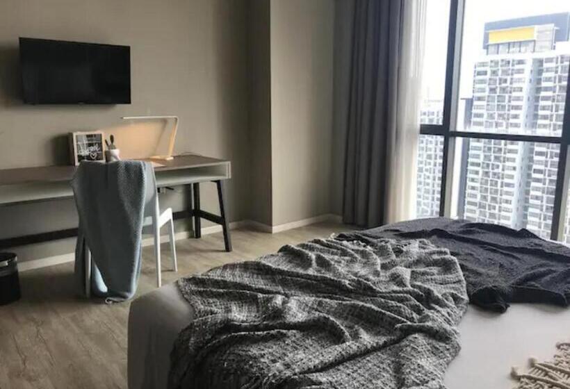 اتاق لوکس با تخت بزرگ, Q Stay At Hotel Damansara