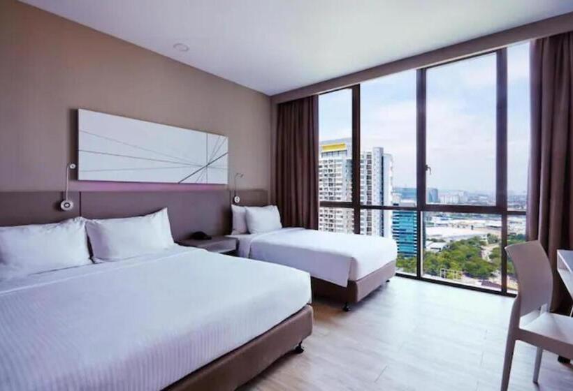 اتاق لوکس سه تخته, Q Stay At Hotel Damansara