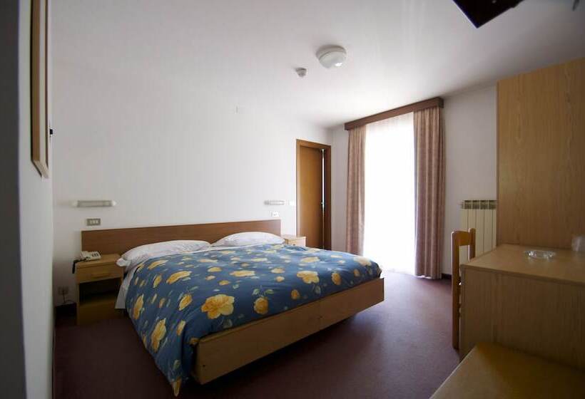 חדר סטנדרט לשלושה, Albergo Sciatori