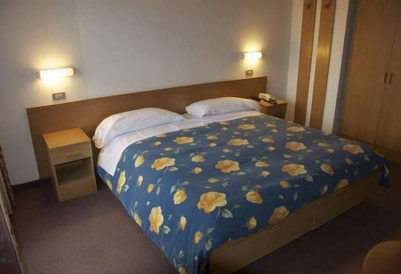 غرفة قياسية ثلاثية, Albergo Sciatori