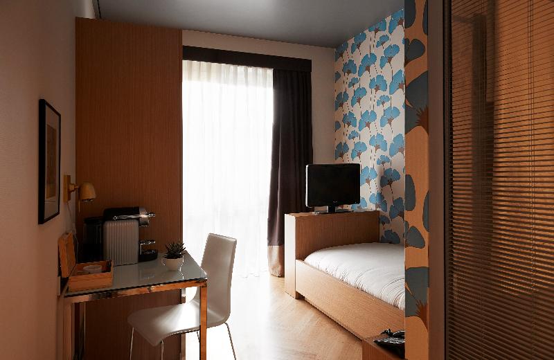 غرفة قياسية فردية, Amadi Park