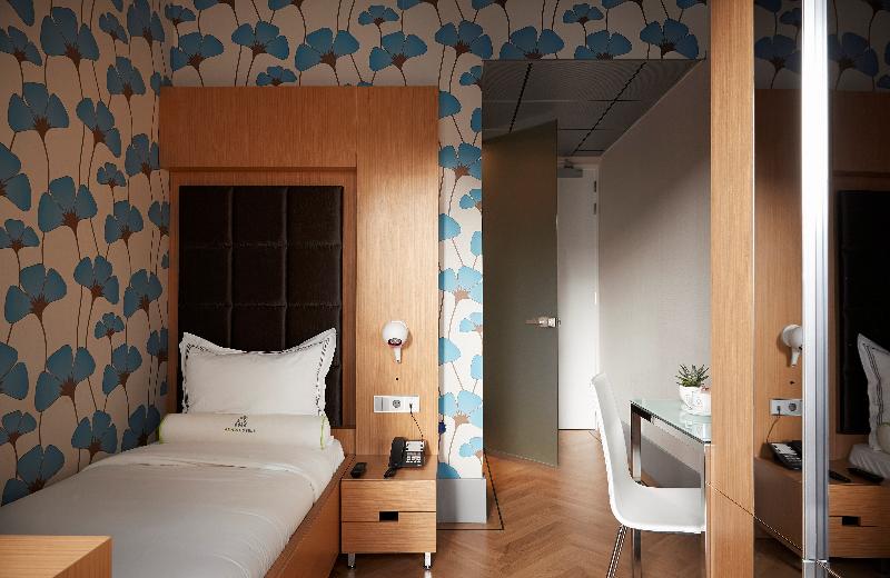 غرفة قياسية فردية, Amadi Park