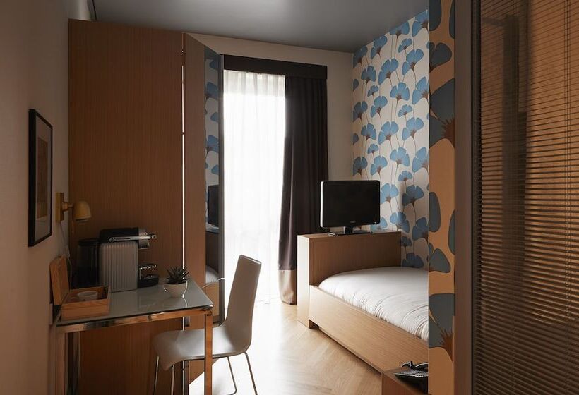 غرفة قياسية فردية, Amadi Park