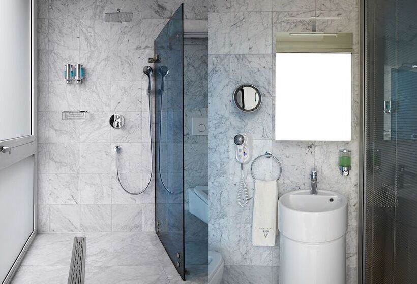 غرفة ديلوكس, Amadi Park