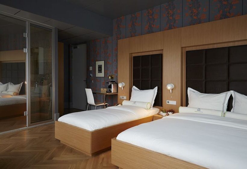 غرفة قياسية ثلاثية, Amadi Park