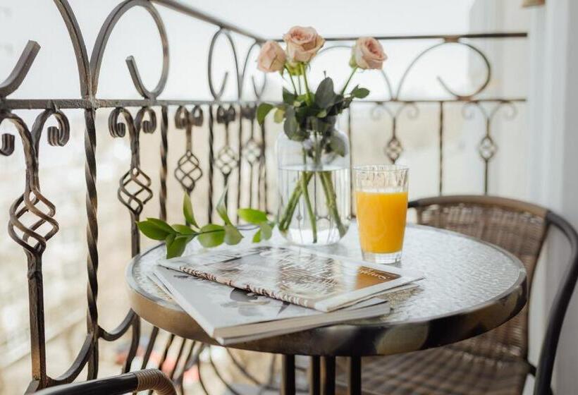 سوییت جونیور با بالکن, Boutique Hotel California