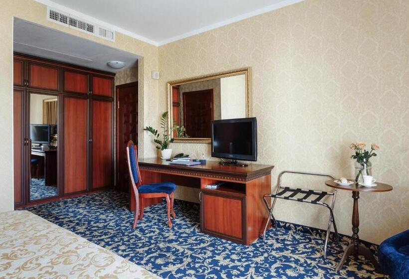 سوییت جونیور با بالکن, Boutique Hotel California