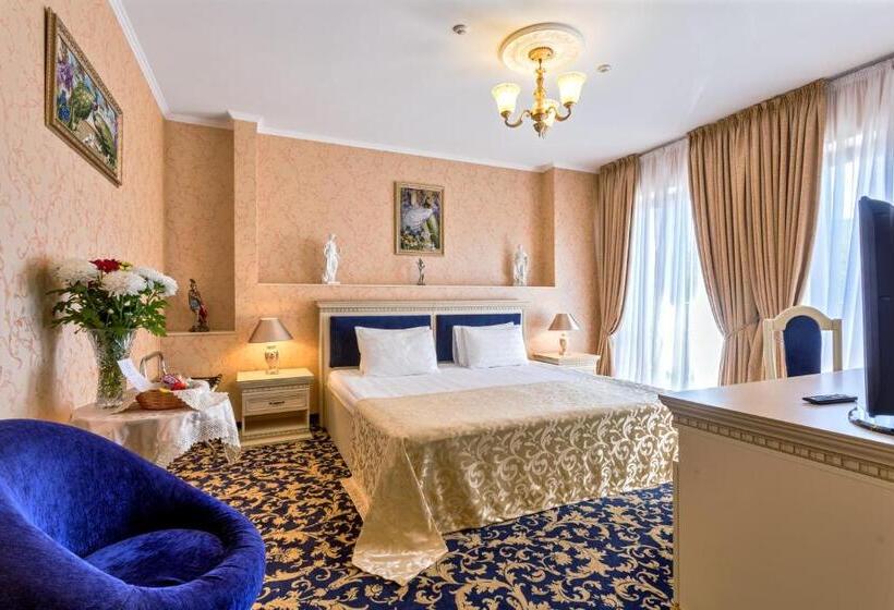 سوییت جونیور با بالکن, Boutique Hotel California