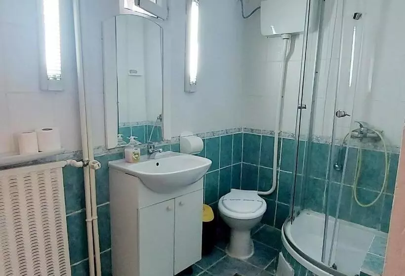 اتاق خانوادگی, Cazare Casa Cristina