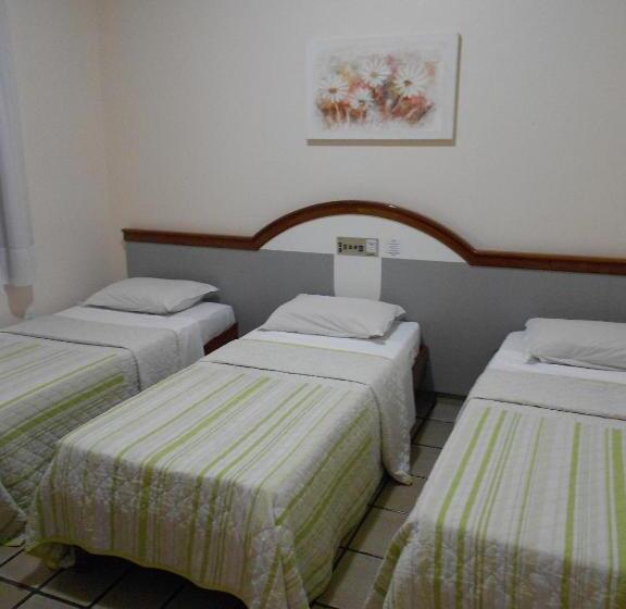 חדר דלוקס לשלושה, Champagnat Praia