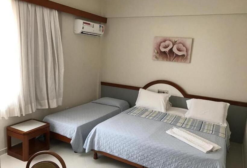 חדר דלוקס לשלושה, Champagnat Praia