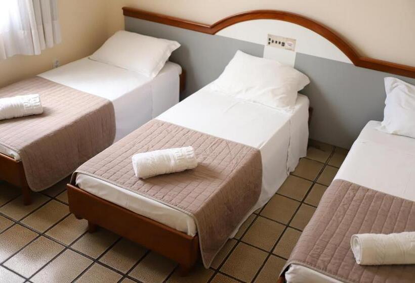 חדר דלוקס לשלושה, Champagnat Praia