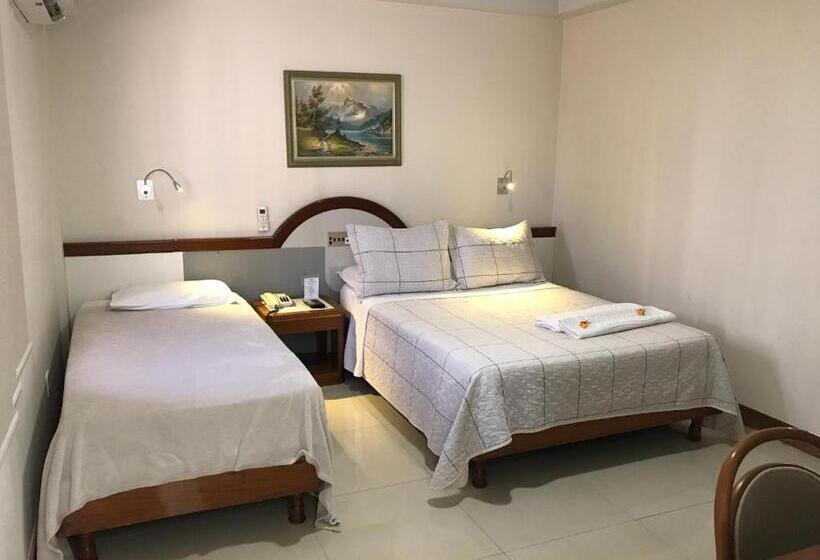 חדר דלוקס לשלושה, Champagnat Praia