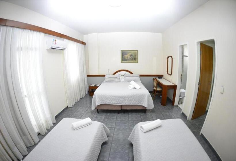 חדר משפחתי, Champagnat Praia