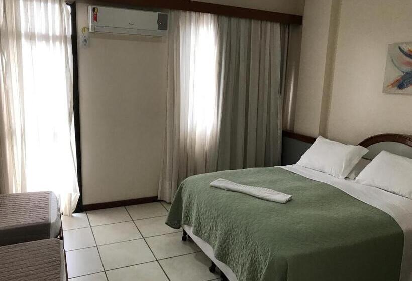 חדר משפחתי, Champagnat Praia