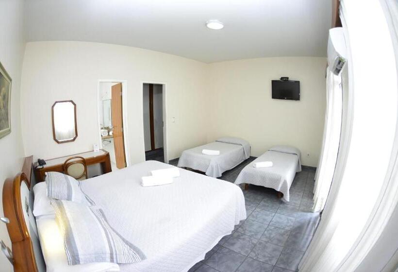 חדר משפחתי, Champagnat Praia