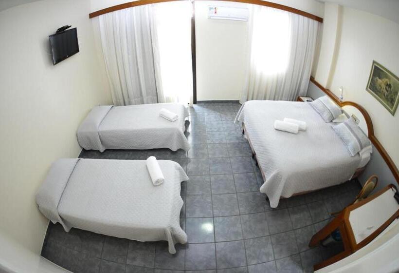 חדר משפחתי, Champagnat Praia