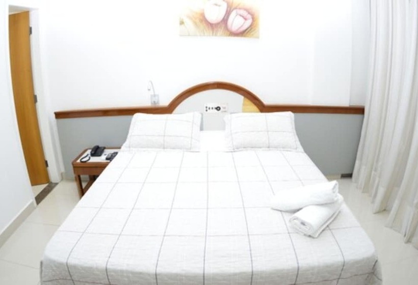 חדר דלוקס לשלושה, Champagnat Praia