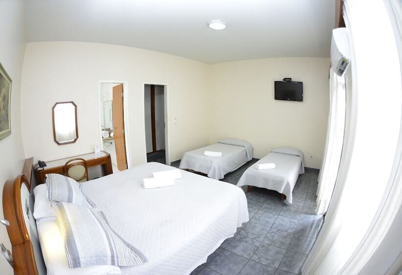 חדר סטנדרט לארבעה, Champagnat Praia