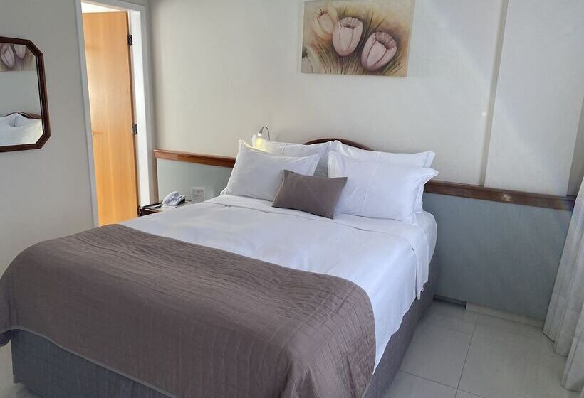 חדר סטנדרט לארבעה, Champagnat Praia