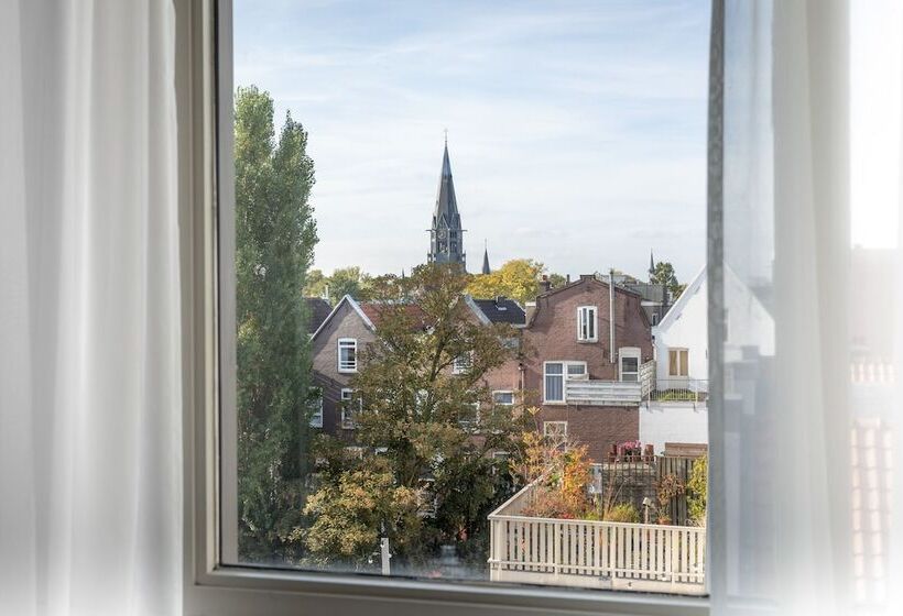 חדר בסיסי לשלושה, Espresso