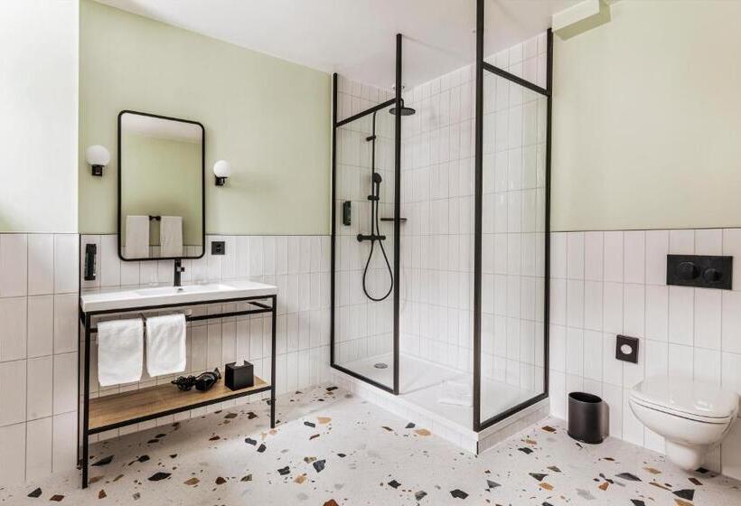اتاق استاندارد سه تخته با بالکن, Valaisia Crans Montana