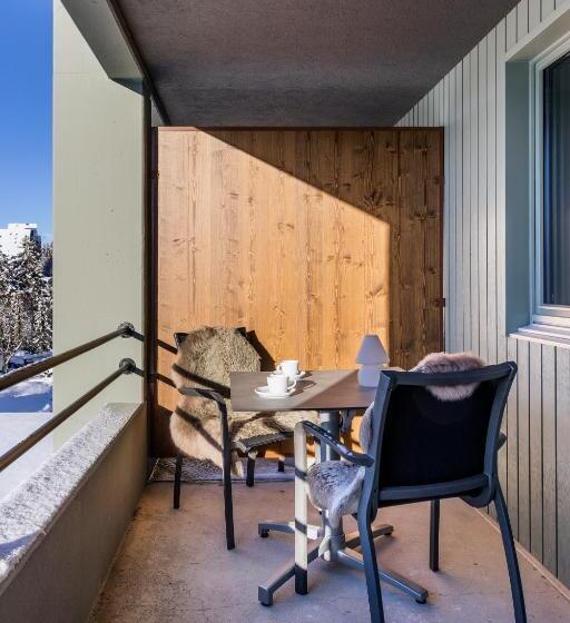 اتاق استاندارد سه تخته با بالکن, Valaisia Crans Montana