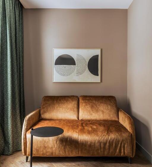 اتاق خانوادگی, Valaisia Crans Montana