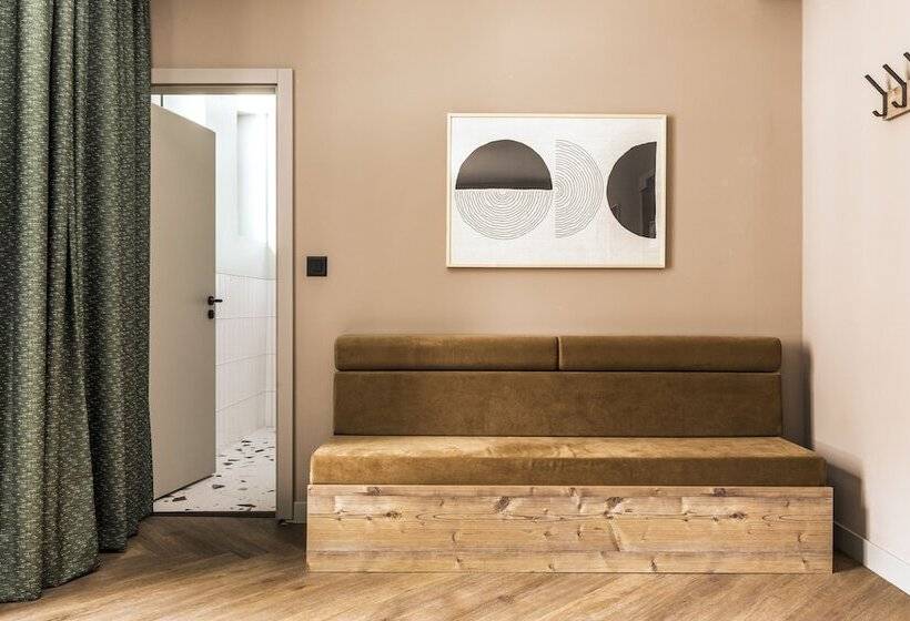 اتاق استاندارد سه نفره, Valaisia Crans Montana