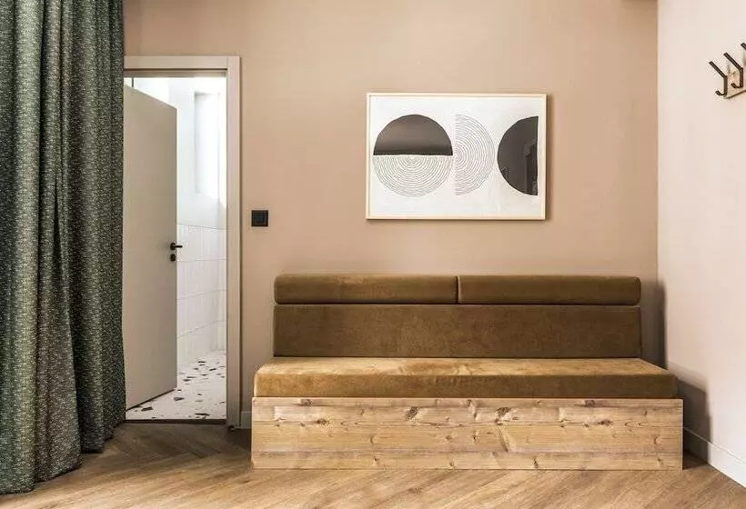 اتاق استاندارد سه نفره, Valaisia Crans Montana