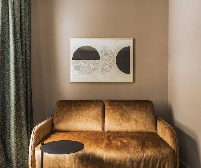 اتاق خانوادگی, Valaisia Crans Montana