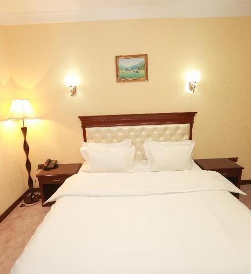 Habitació Estàndard, Hayot