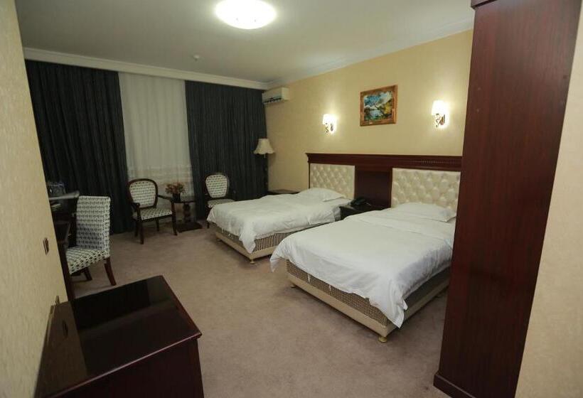 Habitació Estàndard, Hayot