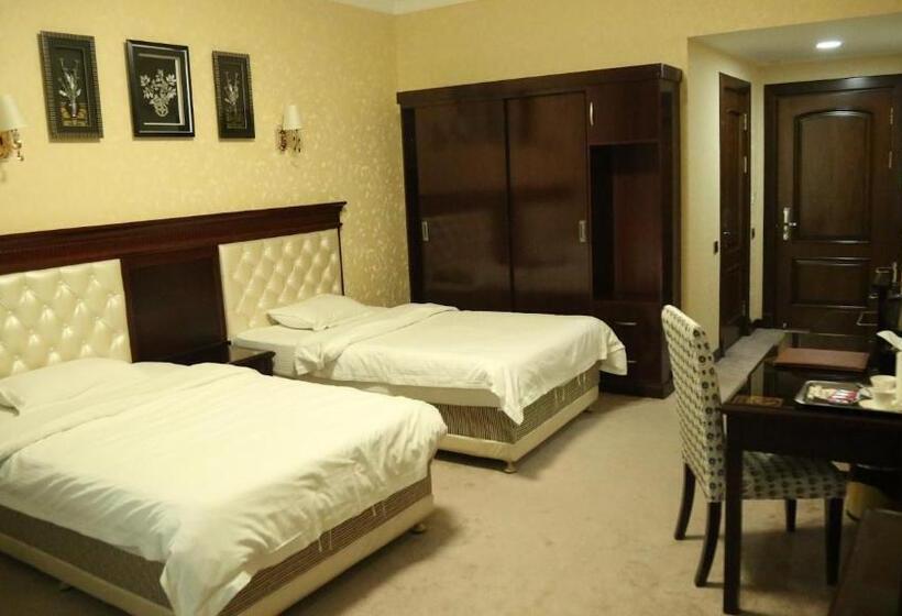 Habitació Estàndard, Hayot