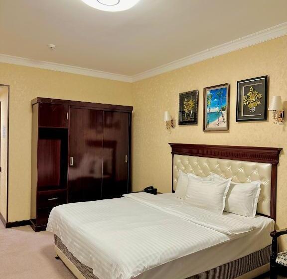 Habitació Estàndard, Hayot