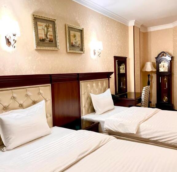 Habitació Estàndard, Hayot