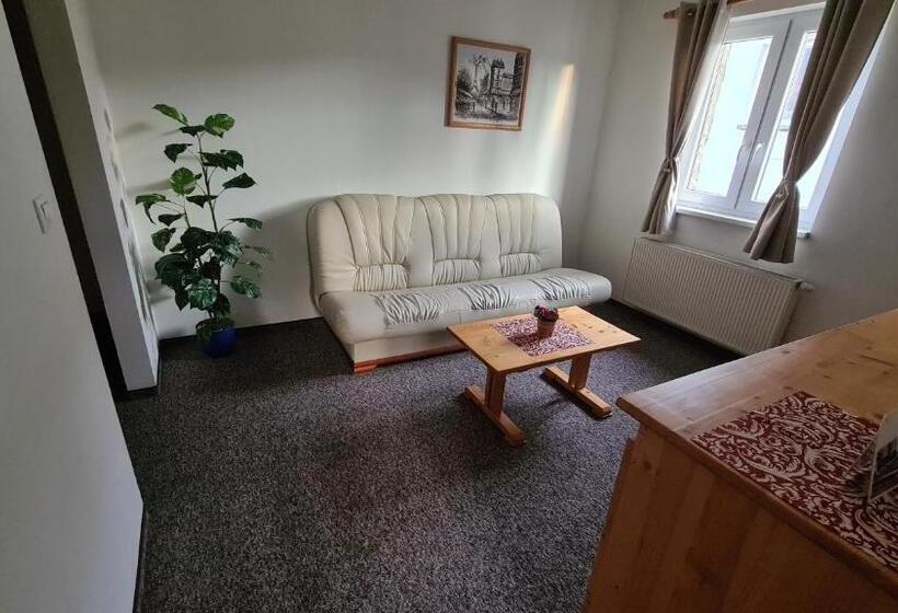 スイート, Koliba