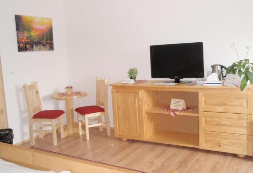 スタンダードトリプルルーム, Koliba